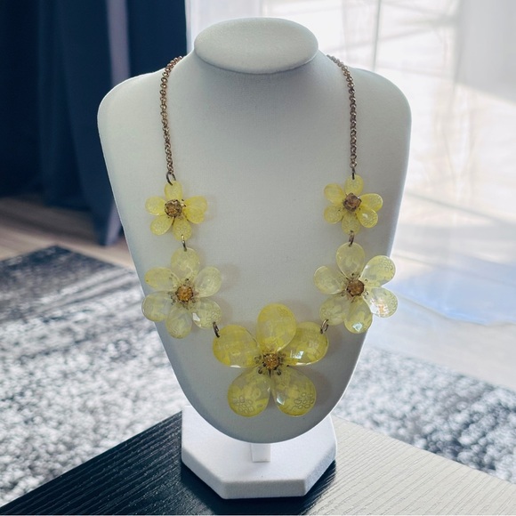 Jewelry - Yellow Acrylic Flower Statement Necklace Crystal Centers Gold Chain